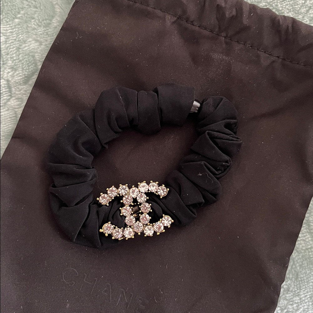 CHANEL Black Velvet Scrunchie with Crystal CC Emblem - Picture 5 of 6
